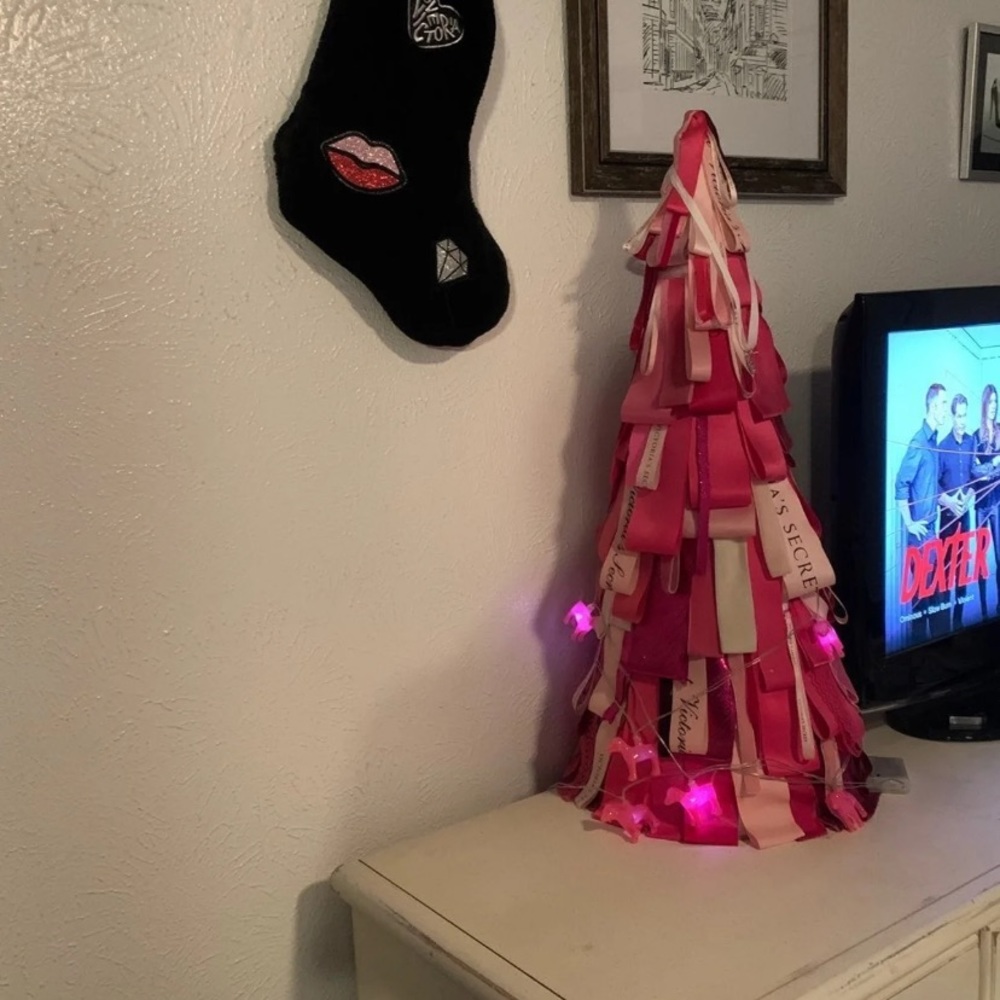 ULTRA RARE VS PINK Tree